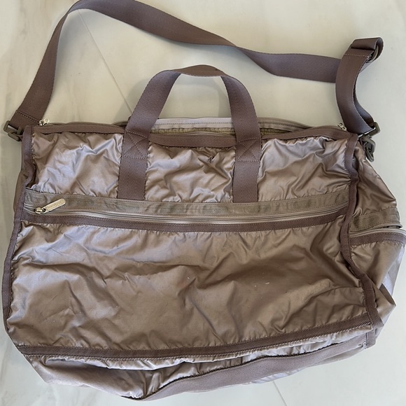 LE SPORTSAC LARGE METALLIC CHAMPAGNE BEIGE NYLON CARRYALL - Picture 4 of 6